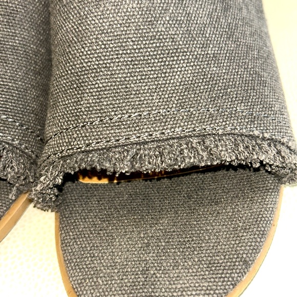 Universal Threads Slide/Sandals/Slip On Women's Size 8 Charcoal Denim Frayed - Picture 4 of 10